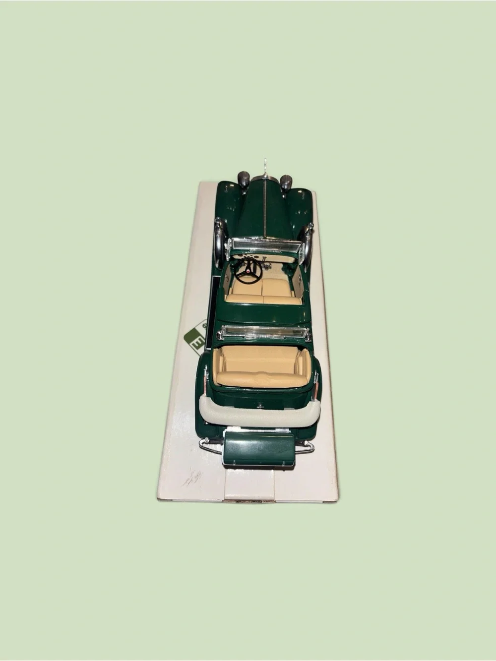 Certified International 1:18 1932 Cadillac V-16 Sport Phaeton Green Car